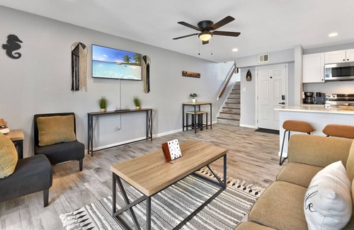 Galveston Condo | Stay Awhile | Minutes to Beach | Pool | by Rose