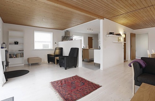 Østermarie House | Stay centrally in Østermarie, in this spacious and brightly furnished holiday home on two levels.