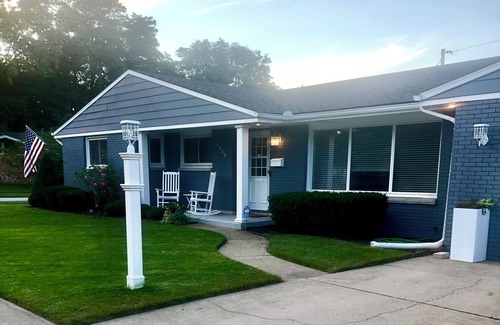 Wooded Estates House | Stay Close: Renovated Football Retreat!