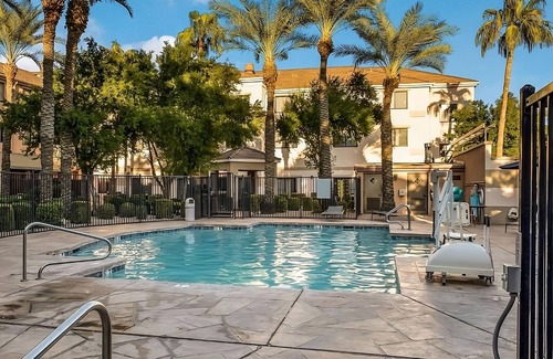 Chandler Apartment | Stay Close to Desert Botanical Gardens! Comfortable Unit, Outdoor Pool, Jacuzzi!