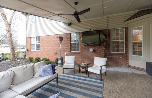 Buechel House | Stay Close to Shops, Restaurants, Fun & Easy Highway Access.