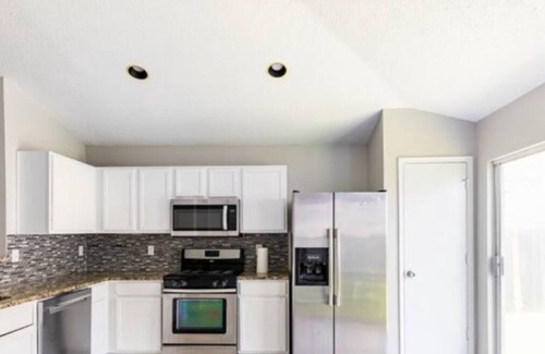 Southeast Arlington House | Stay in our World of Comfort