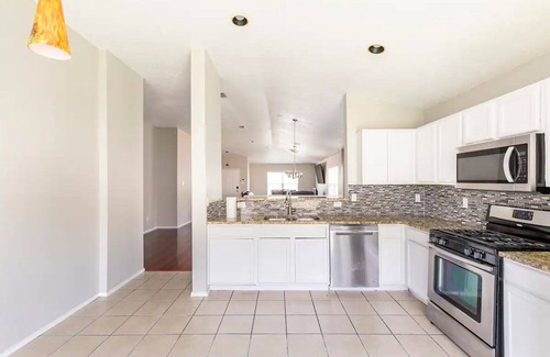 Southeast Arlington House | Stay in our World of Comfort