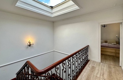 South Antwerp Condo | Stay in Photographers' Gallery