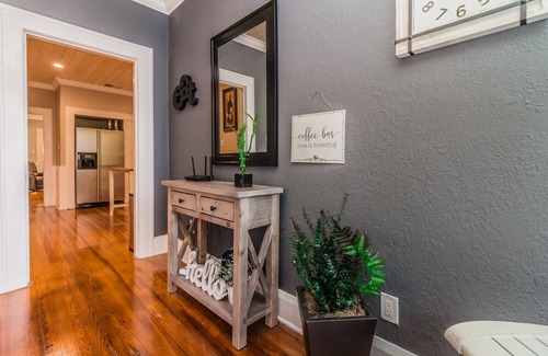 East Lake Morton House | Stay in the Charming Historic District ~ Walk to FSC, Downtown & Lake Morton