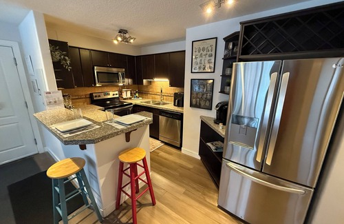 Connaught Apartment | Stay in the heart of Calgary/stylish/cozy/pet friendly 2bedroom condo