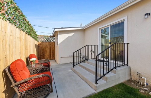 Riviera - Westchester House | Stay in this Downtown Cottage