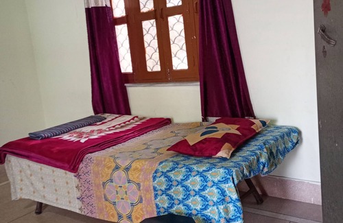 Vrindavan House | Stay in Vrindavan. Near ISKCON Temple Vrindavan