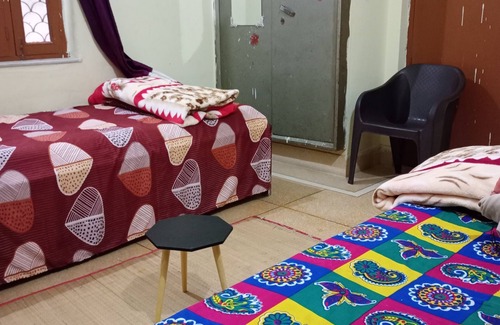 Vrindavan House | Stay in Vrindavan. Near ISKCON Temple Vrindavan