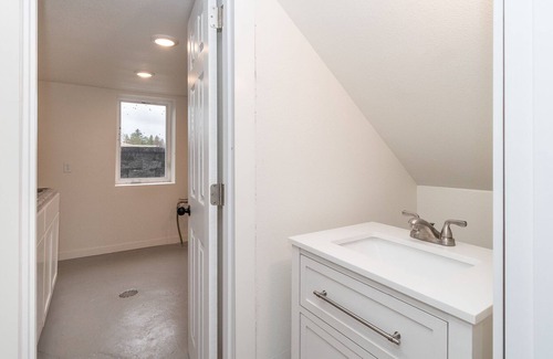 Dickinson House | Stay next to DSU Campus!