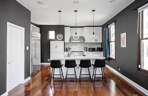 Lockerbie Square House | Stay on Mass Ave | Dine, Shop & More Steps Away