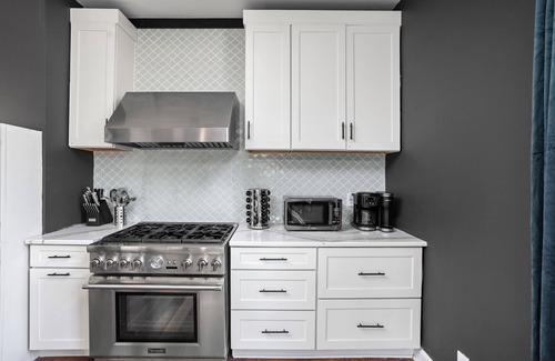 Lockerbie Square House | Stay on Mass Ave | Dine, Shop & More Steps Away