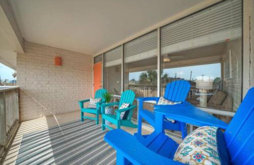 Port Aransas House | Stay Palm by AvantStay Boardwalk Pool