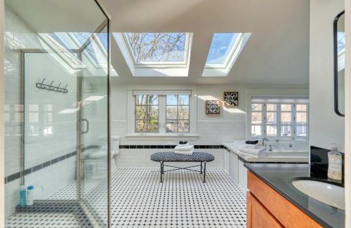 Belmont House | Stay Portland - Casa Solárium, Local Eateries, Parks & Espresso