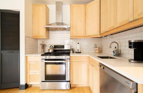 Uptown House | Stay Portland - Scandinavian Loft - NW 23rd & Espresso Shops