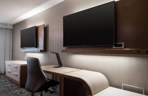 Gateway House | Stay Relaxed, We'll handle the Rest. Courtyard Gateway Park.