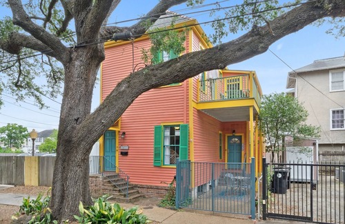 Touro House | Stay steps from Saint Charles Avenue!