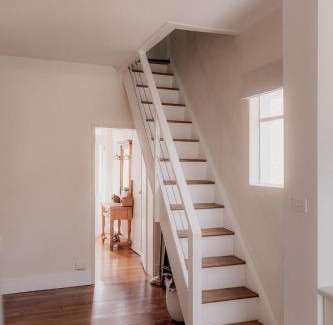 Battery Point House | Stay steps from Salamanca in historical cottage