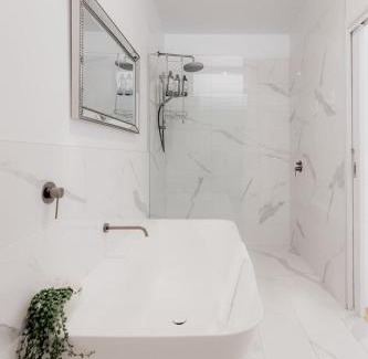 Battery Point House | Stay steps from Salamanca in historical cottage