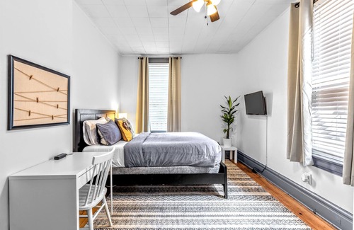St. Louis House | Stay STL/2 Bed House/Parking/Yard/Extended Stay