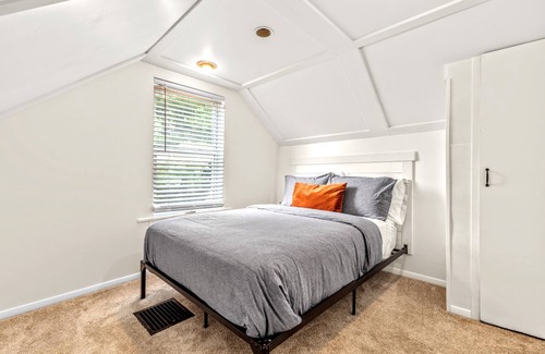 St. Louis House | Stay STL/2 Bed House/Parking/Yard/Extended Stay