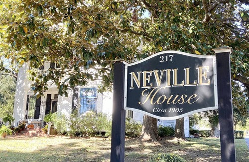 Monroe House | Stay w/Art at Garden District Gem: Neville House