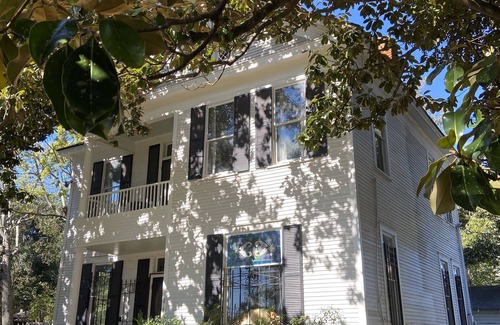 Monroe House | Stay w/Art at Garden District Gem: Neville House