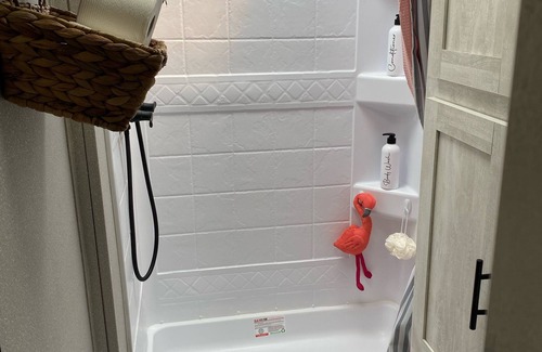 Parkway-South Sacramento House | Stay while RV Flamingo Clamping🦩