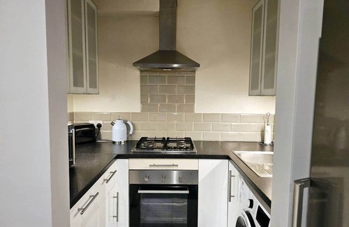 Woking Apartment | Stay Zen Apartments - Free Parking & Garden Woking