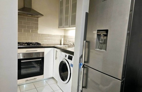 Woking Apartment | Stay Zen Apartments - Free Parking & Garden Woking