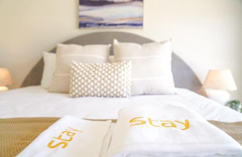 Baldivis House | StayAU 5BRM Coastal Retreat for Families Baldivis