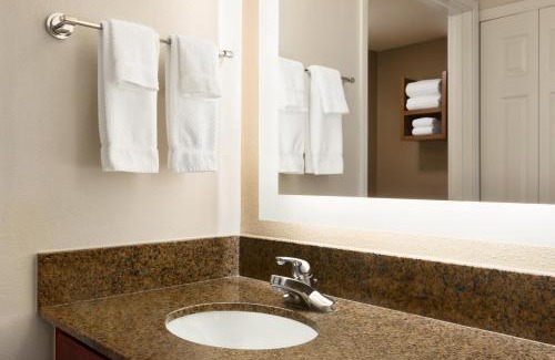 Tampa Hotel | Staybridge Suites Tampa East- Brandon by IHG