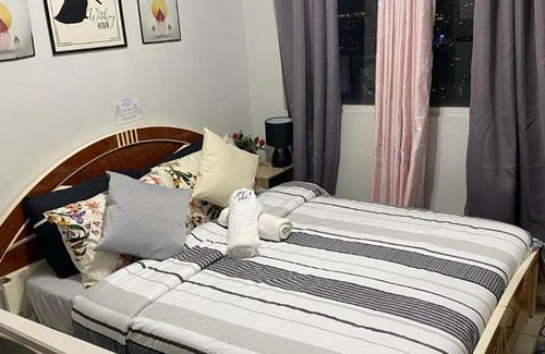Malamig Apartment | Staycation room at Deca Homes Tower Mandaluyong