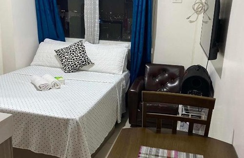 Malamig Apartment | Staycation room at Deca Homes Tower Mandaluyong