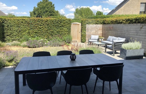 Millen House | Staying in peace in a historic courtyard
