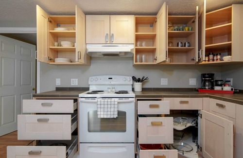 Northwest Portland Apartment | #StayinMyDistrict St Johns Forest Park Apt