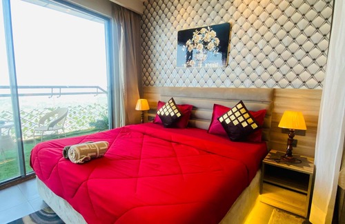 Noida Apartment | Stays in the vicinity of yamuna river and clouds with in India's tallest tower