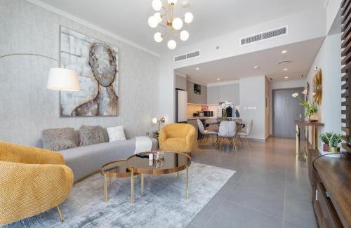 Dubai Apartment | StayShort - Stylish 2-Bed Oasis with Pool in Peaceful Creek Harbour