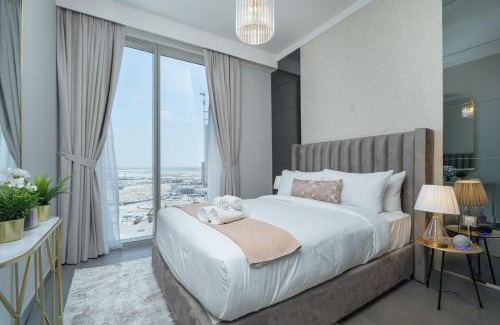 Dubai Apartment | StayShort - Stylish 2-Bed Oasis with Pool in Peaceful Creek Harbour