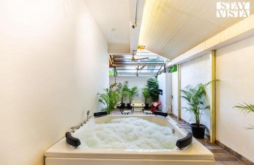 Marra Villa | StayVista at Casa Swarg with BBQ, Jacuzzi