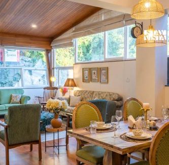 Shimla Villa | StayVista at Nook - Elysium Estate 2 BR Cottage with Hill View, Lawn