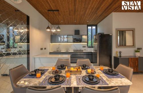 Malviya Nagar Villa | StayVista at Palm Tree Breeze with Pool, BBQ, Bonfire