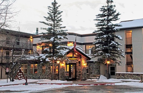 Steamboat Springs Hotel | Steamboat Escape! Four Great Units, Near Old Town Hot Spring, Hot Tub, Jacuzzi, Mountain Climbing, Ice Skating