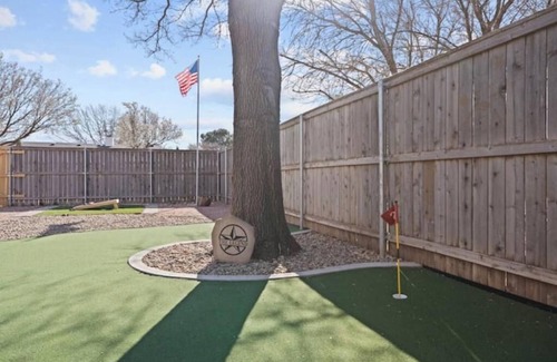Lubbock House | Stellar home in NW Lubbock: Well designed with Pool, Putting Green and Fire Pit