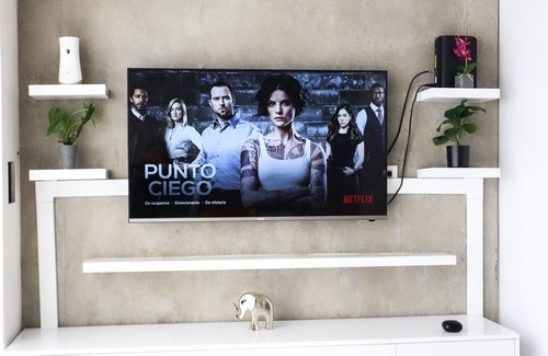 San Pedro Apartment | Stellar kitchen and location, ample storage space