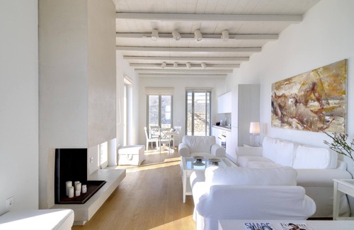 Milopotas Villa | Stemma- Crown of the Agean