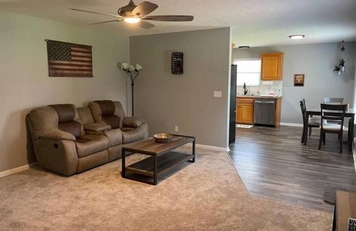 Ozark House | ☕️☕️Step Back into Quaint & Quiet Brookshire☕️☕️