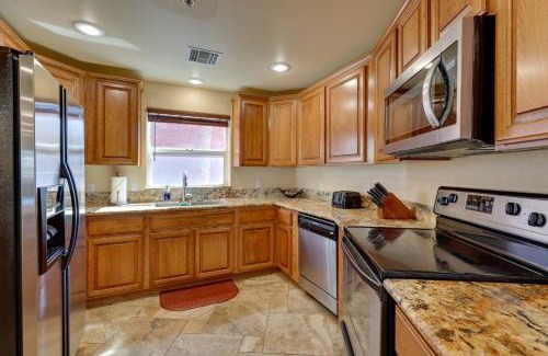 Bullhead City Apartment | Step-Free Bullhead City Condo with Balcony!