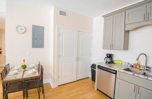 Biloxi Apartment | 🔥STEPS 2 BEACH❤️ | SLEEPS 6 + NEAR CASINOS