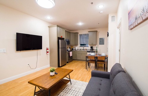 Biloxi Apartment | 🔥STEPS 2 SHORE❤️ | SLEEPS 4 W/W+D +NEAR CASINOS